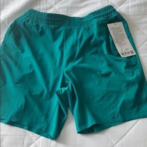 NWT Men’s Lululemon Channel cross short